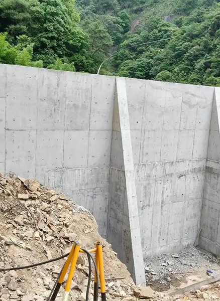 保定雄县重力式挡土墙